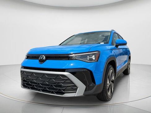 New 2026 Volkswagen Taos SE AWD/4WD image 2