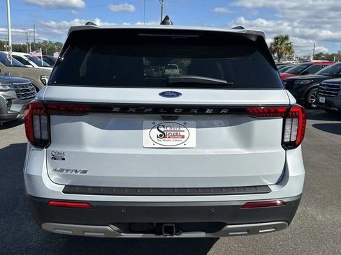 New 2026 Ford Explorer Active image 4