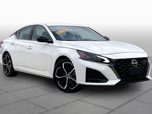 Used 2025 Nissan Altima 2.5 SR FWD image 3