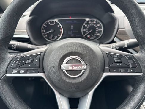 Used 2025 Nissan Altima 2.5 SV FWD image 16