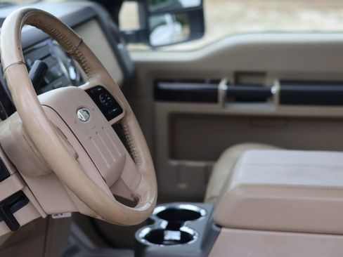 Used 2008 Ford F250 Lariat image 11