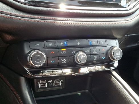 Used 2024 Dodge Durango GT AWD/4WD image 17