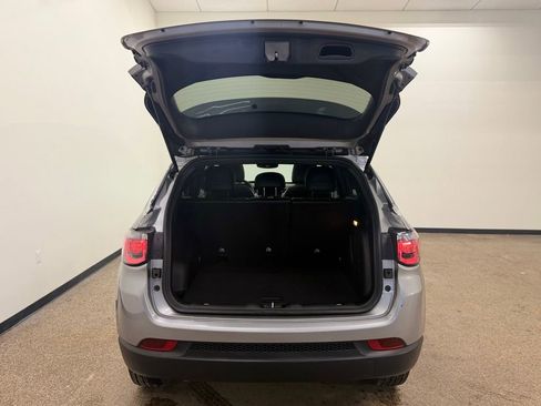 Used 2023 Jeep Compass Latitude w/ Sun and Sound Group AWD/4WD image 5