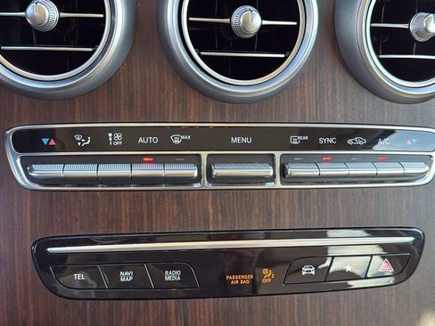 Used 2022 Mercedes-Benz GLC 300 4MATIC w/ Premium Package Lite image 34