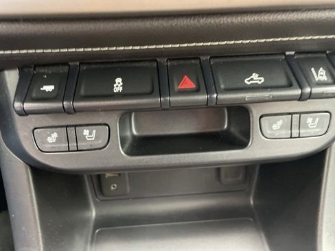 Used 2018 GMC Canyon Denali image 28