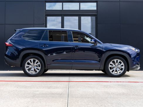 Used 2025 Toyota Grand Highlander AWD image 10