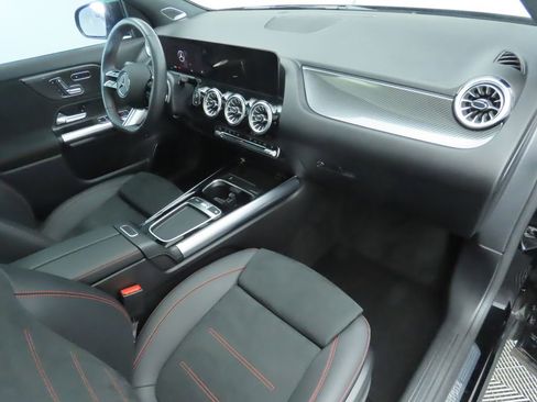 Certified 2025 Mercedes-Benz GLA 250 image 17