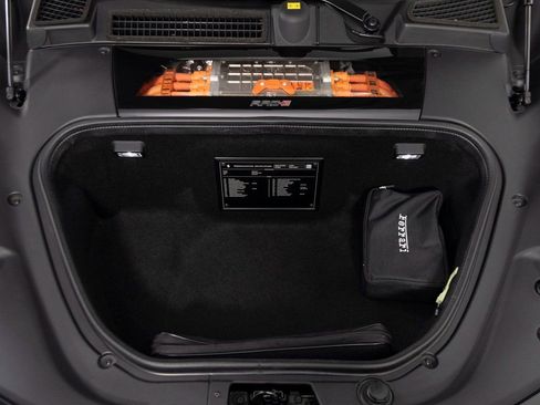 Used 2024 Ferrari SF90 Spider image 34