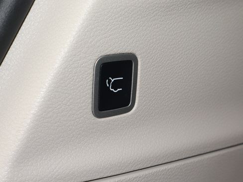 Used 2023 Chrysler Pacifica Limited image 21