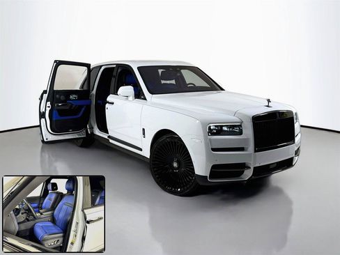 Used 2023 Rolls-Royce Cullinan Black Badge w/ Dark Exterior Package AWD/4WD image 2