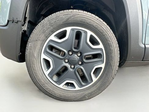 Used 2016 Jeep Renegade Trailhawk AWD/4WD image 30