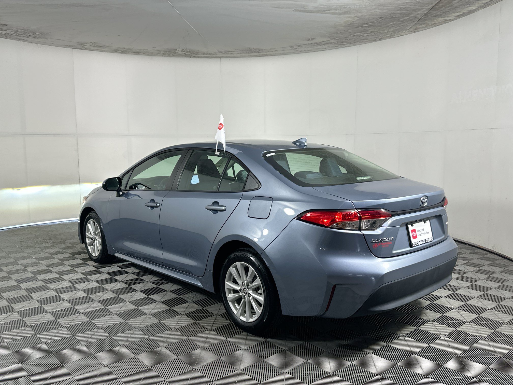 Used 2024 Toyota Corolla LE w/ LE Convenience Package FWD image 5