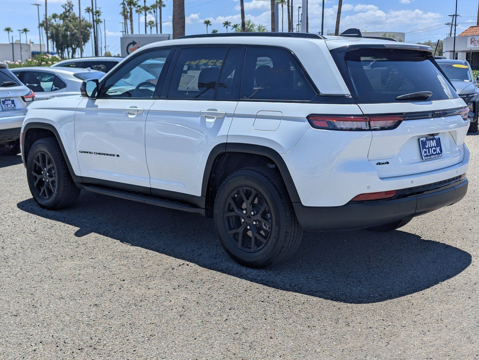 Used 2024 Jeep Grand Cherokee Altitude AWD/4WD image 4