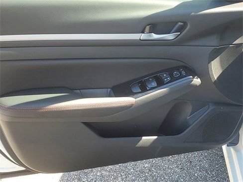 New 2025 Nissan Altima 2.5 SR image 19