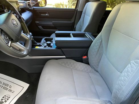 Used 2022 Toyota Tundra SR5 w/ SR5 Convenience Package AWD/4WD image 26