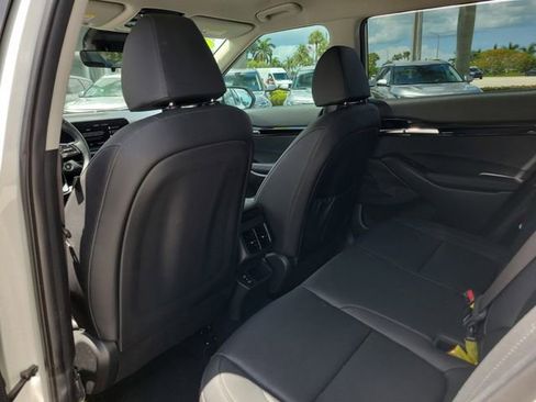 Certified 2025 Kia Seltos EX AWD/4WD image 10