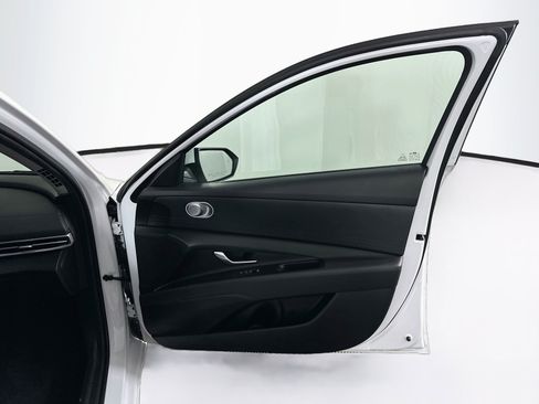 Used 2024 Hyundai Elantra SEL FWD image 31