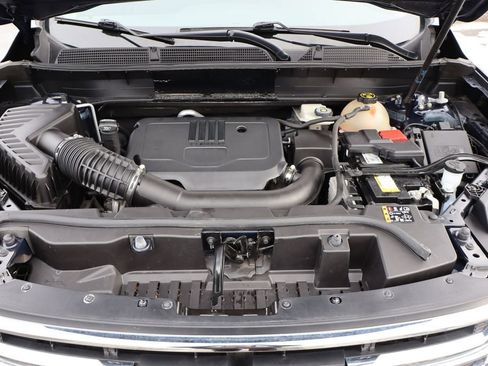 Used 2023 GMC Acadia SLE w/ Driver Convenience Package image 50