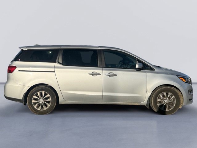 Used 2019 Kia Sedona L FWD image 2