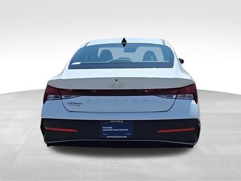 Used 2025 Hyundai Elantra SE FWD image 8