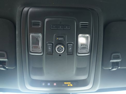 Used 2022 GMC Yukon SLT w/ SLT Luxury Package RWD image 27