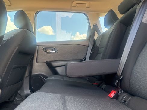 Certified 2021 Nissan Rogue SV image 40