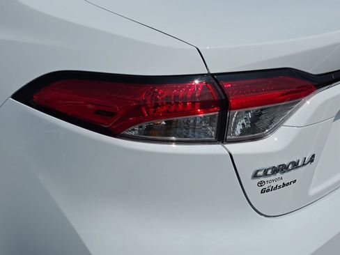 Used 2025 Toyota Corolla LE FWD image 32
