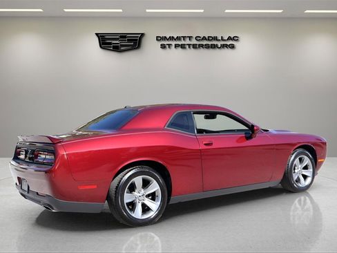 Used 2019 Dodge Challenger SXT image 5