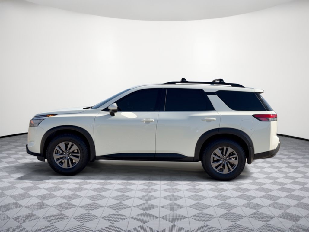 Used 2024 Nissan Pathfinder SV w/ SV Premium Package FWD image 2