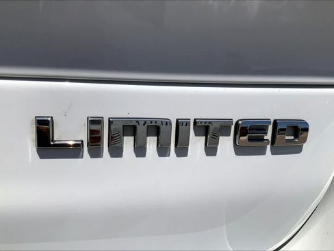 Used 2021 Jeep Grand Cherokee L Limited AWD/4WD image 10