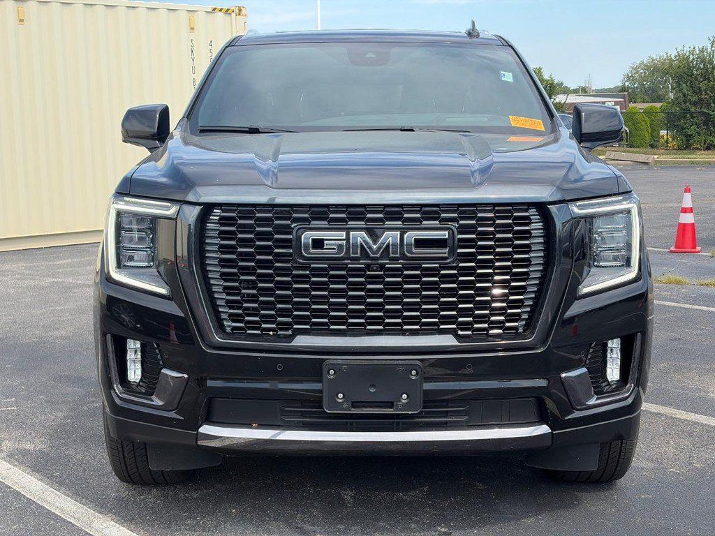 Used 2023 GMC Yukon XL Denali Ultimate AWD/4WD image 2