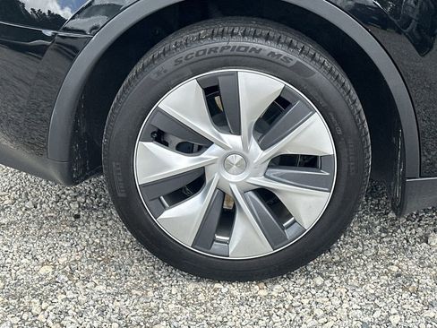Used 2023 Tesla Model Y Long Range AWD/4WD image 17