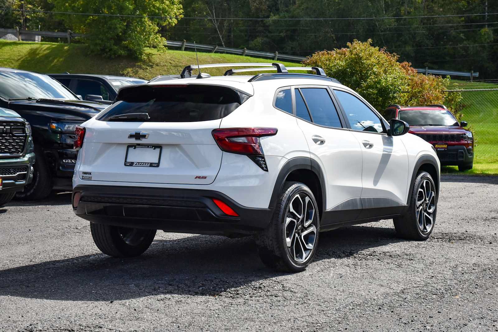Used 2025 Chevrolet Trax RS FWD image 3