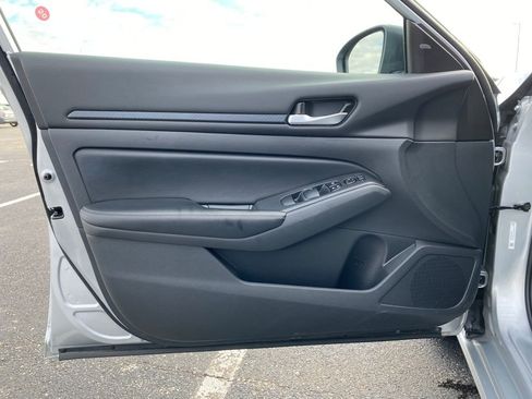 Used 2024 Nissan Altima 2.5 SV image 19