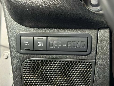 Used 2015 Jeep Wrangler Rubicon w/ Power Convenience Group AWD/4WD image 23