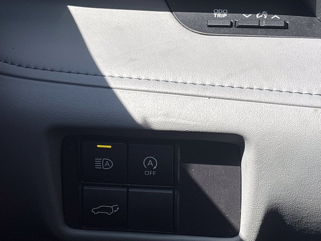Used 2024 Toyota Highlander XLE AWD/4WD image 28