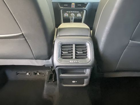 Certified 2023 Volkswagen Taos SE w/ Panoramic Sunroof Package FWD image 37