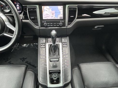 Used 2018 Porsche Macan AWD/4WD image 27