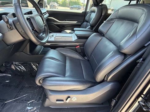 Used 2025 Lincoln Navigator Reserve AWD/4WD image 18