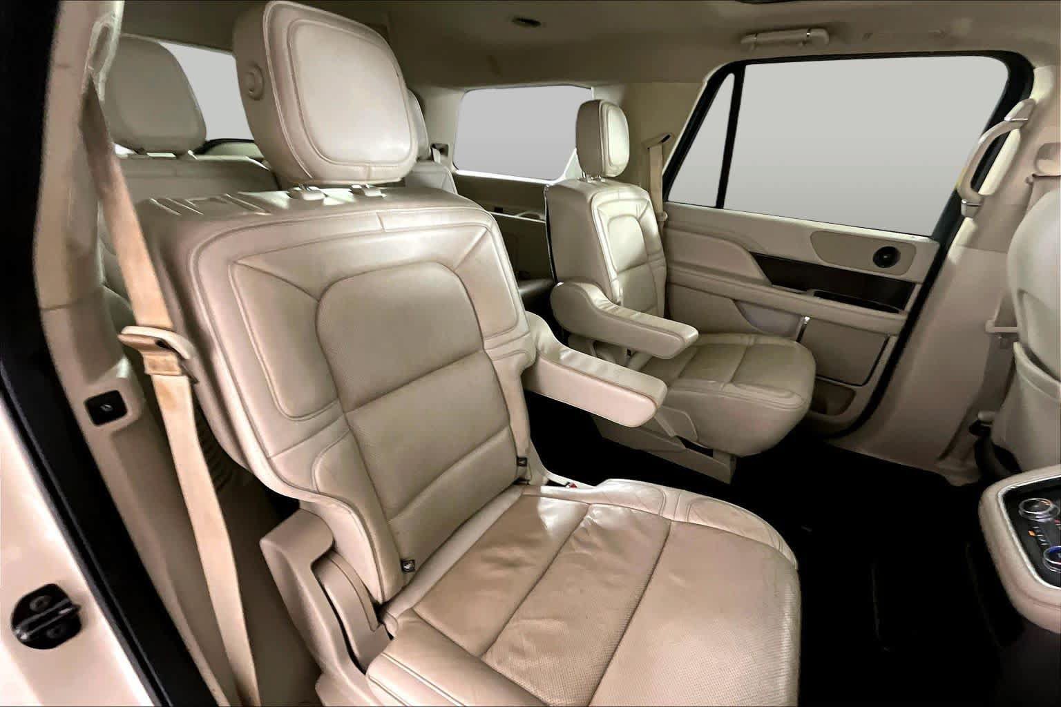 Used 2018 Lincoln Navigator Select w/ Cargo Package RWD image 19