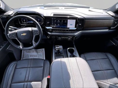 Used 2024 Chevrolet Silverado 1500 High Country w/ Technology Package AWD/4WD image 9