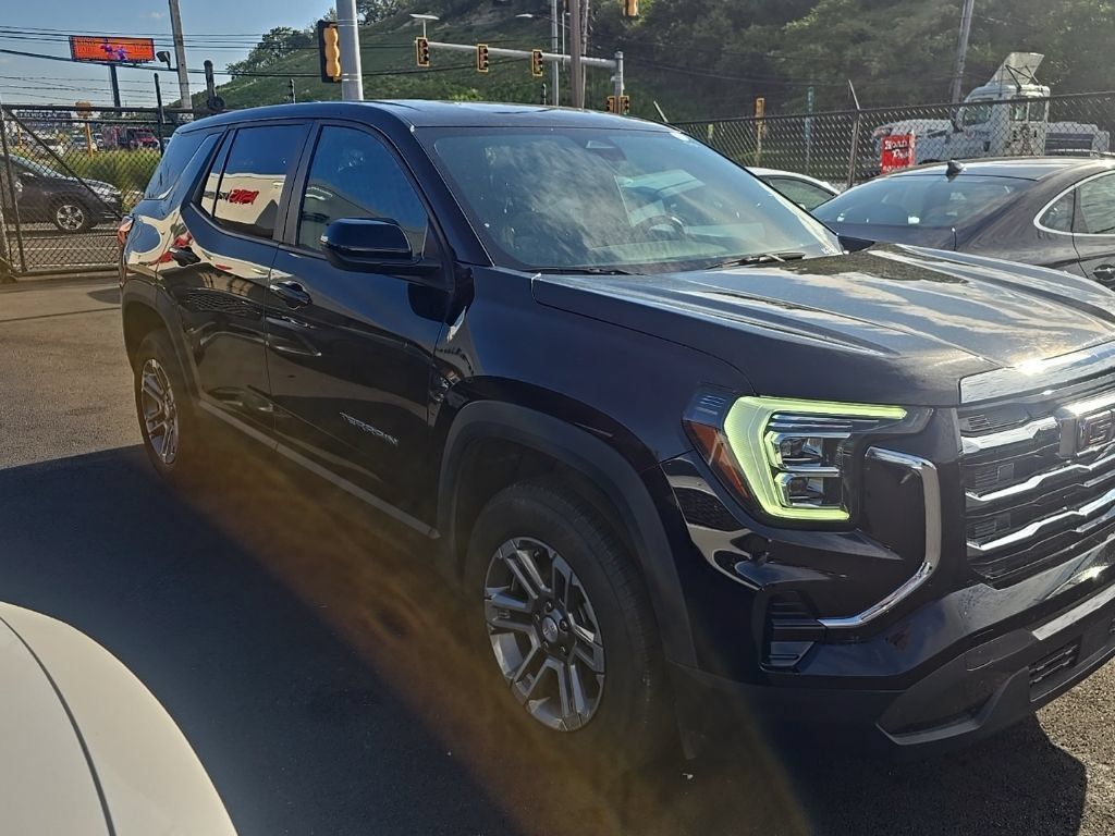 Used 2025 GMC Terrain Elevation AWD/4WD image 2