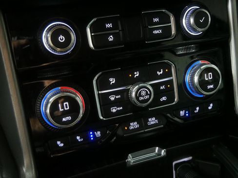 Used 2021 GMC Yukon Denali w/ Denali Premium Package AWD/4WD image 26
