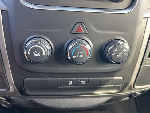 Used 2018 RAM 1500 Express image 36