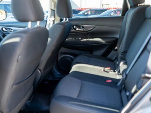 Used 2019 Nissan Rogue SV image 12