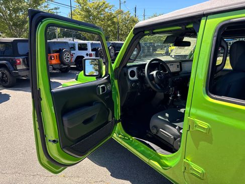 New 2025 Jeep Gladiator Sport image 11