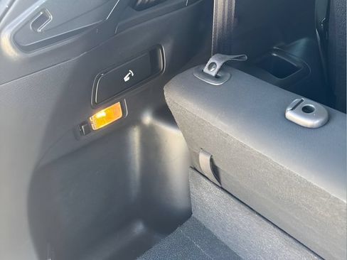 Used 2022 Mitsubishi Outlander ES FWD image 16