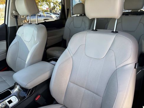 Used 2022 Kia Telluride EX w/ EX Premium Package image 21