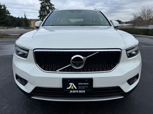 Used 2020 Volvo XC40 T5 Momentum w/ Protection Package Premier image 3