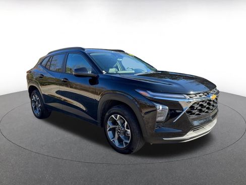 Used 2025 Chevrolet Trax LT w/ LT Convenience Package image 1